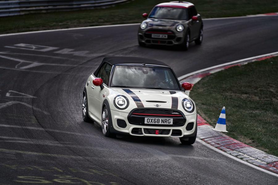  Mini John Cooper Works Cabrio (F57) 2018 года  (WW) (фото 26 из 36)